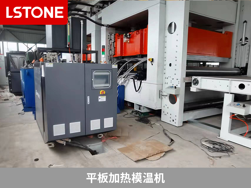 平板加熱模溫機助力汽車內外飾品生產(chǎn)，提高產(chǎn)品質量