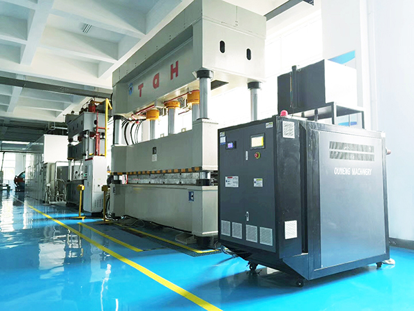 碳纖維冷熱切換模溫機 碳纖維冷熱切換模溫機