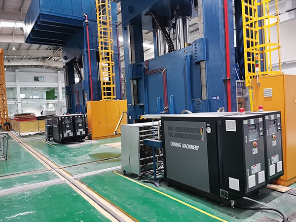 玻璃鋼成型油溫機(jī) 玻璃鋼成型油溫機(jī)