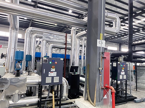 擠塑板生產(chǎn)線<a href='http://m.stsxxxx.com/product/biaozhunyouwenji.html' class='body-link'>油溫機(jī)</a>