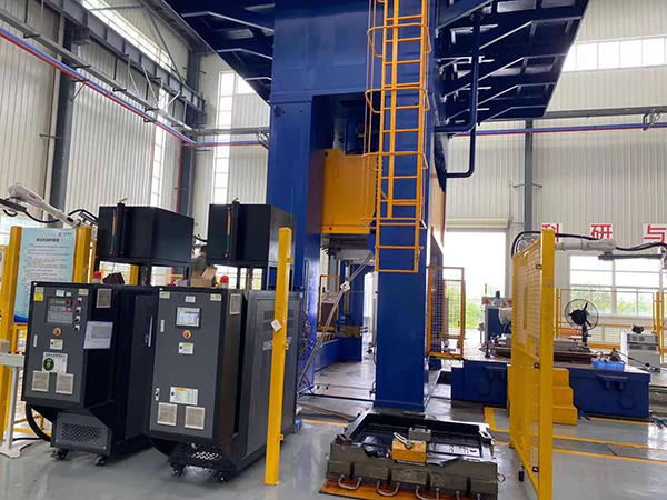 成型碳纖維模溫機(jī) 成型碳纖維<a href='http://m.stsxxxx.com/p_mowenji.html' class='body-link'>模溫機(jī)</a>