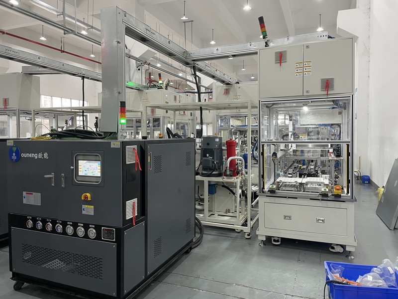 高低溫一體機(jī)能放室外使用嗎？